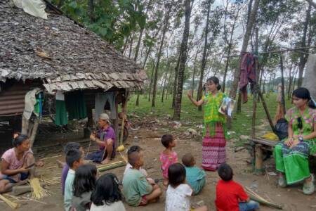 Sharing Bible stories with village children