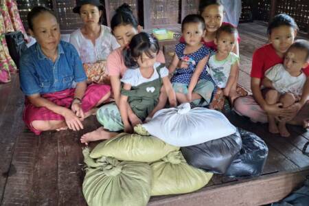 Karen families with food supplies