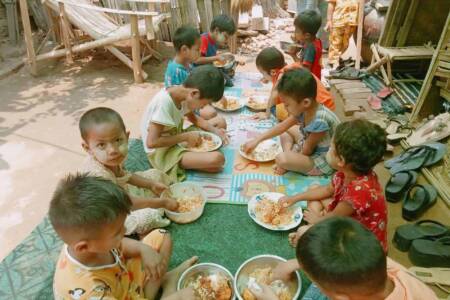 Children_s program in Bagan- meal time