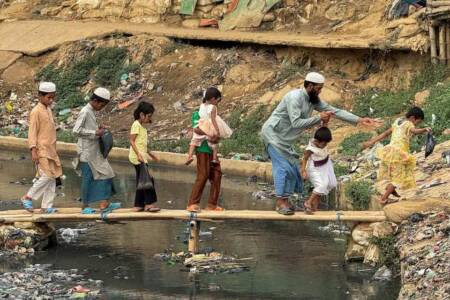 Family escaping junta hostilities