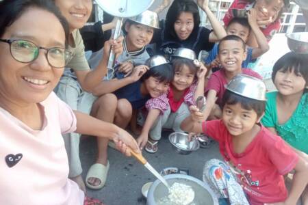 Happy faces with readied spoons