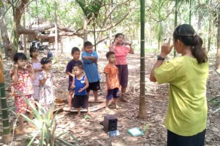 Children outdoors session Karen State