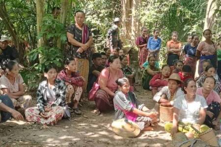 Displaced Karen villagers
