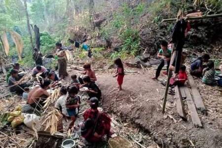 Chin State villagers in hiding