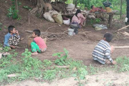 Displaced family in Magway area