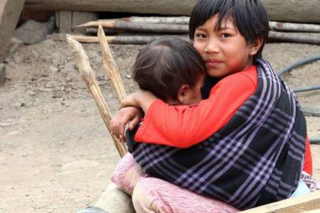 Displaced children from junta attack Displaced children from junta attack