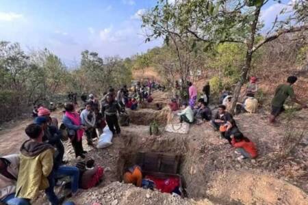 Chin village burying their dead from bomb attack